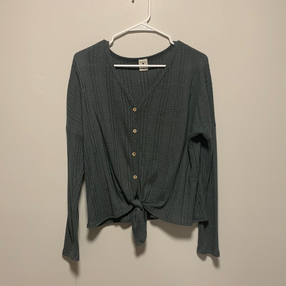 Sweater with buttons and tie